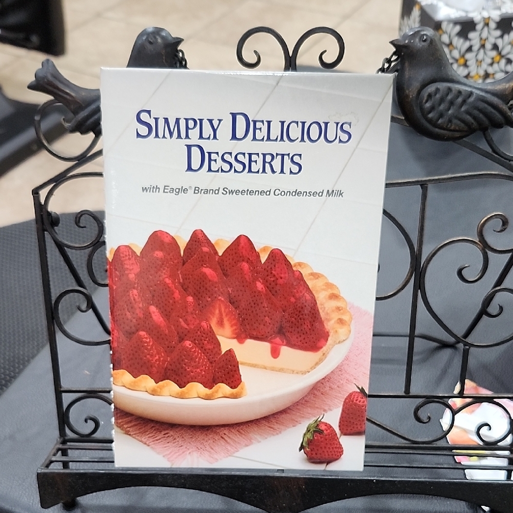 VINTAGE 1993 BORDEN 'SIMPLY DELICIOUS DESSERTS' COOKBOOK